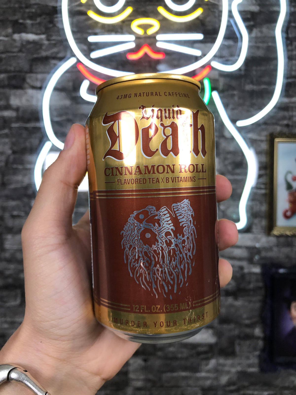 Té "Liquid Death" sabor Cinnamon Roll